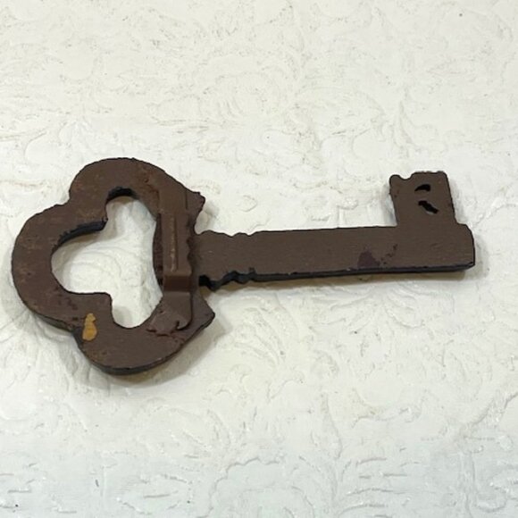 VTG Cast Iron Hanging Skeleton Key Wall Accent Decor Rustic 4.5"x2.5" - Picture 3 of 12